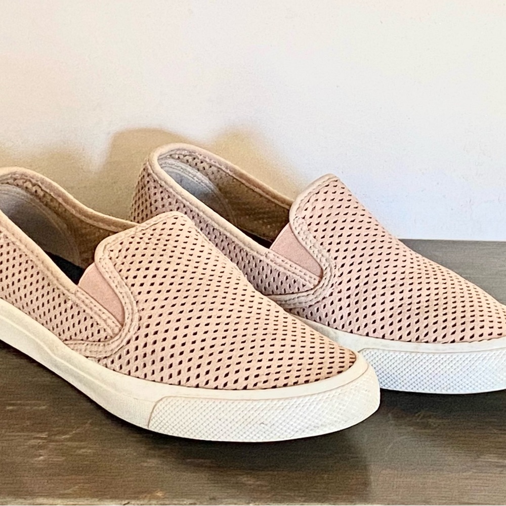 Sperry "Seaside" Dusty Pink Perforated Leather Slip-on Sneakers Women's size 7.5